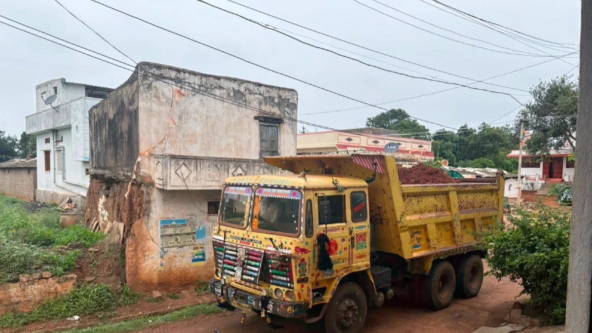 చిట్టిగిద్దలో ఎర్ర మట్టి తరలింపుపై వివాదం